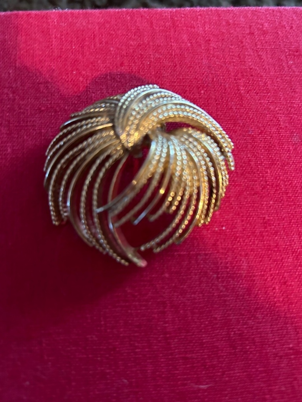 Stunning Vintage Monet Brooch Pin Gold Tone Firework Spray / Cordelia Flower